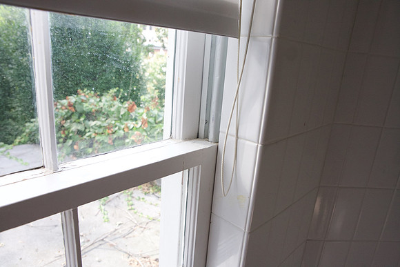 3rd floor, Bath, rear-facing window