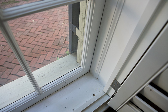 LR front-right window